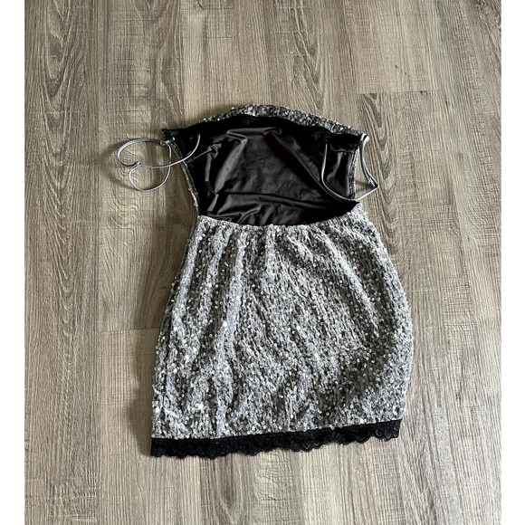 EDIKTED Women's Silver Spaghetti Strap Sylvester Sequin Open Back Mini Dress XS - Picture 5 of 5